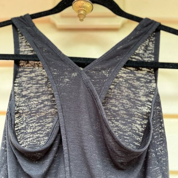 Alo Yoga black thin overlapping back flaps, sheer, size Small. - Picture 5 of 5